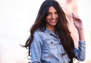 Τόπλες πόζα της Ηλιάνας Παπαγεωργίου έχει τρελάνει την Τζαμάικα