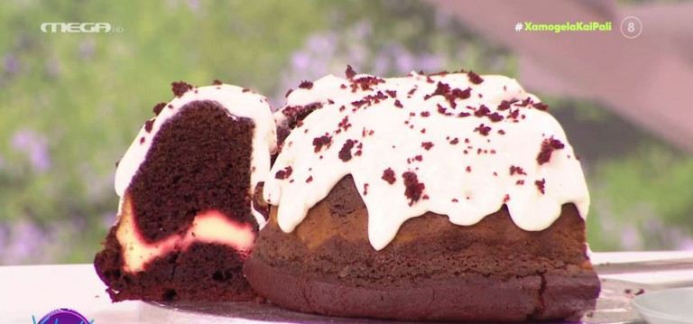 O Χρήστος Βέργαδος ετοιμάζει γεμιστό Red velvet cake