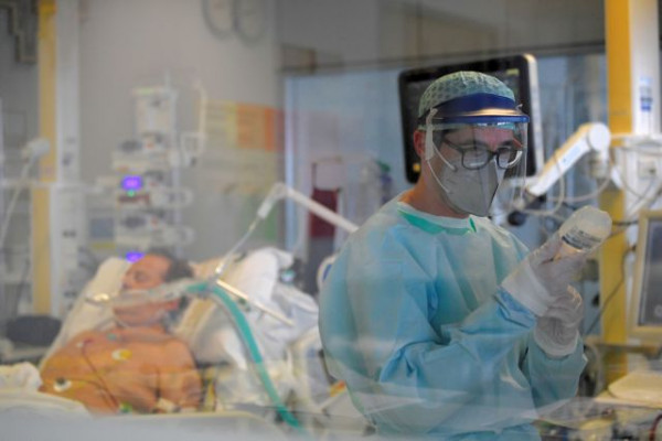 Ιταλός υπουργός Υγείας: Για πρώτη φορά μετά από αρκετές εβδομάδες οι δείκτες της πανδημίας βελτιώνονται