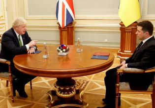 Επικοινωνία Ζελένσκι – Τζόνσον: Κρίσιμες οι επόμενες 24 ώρες για την Ουκρανία