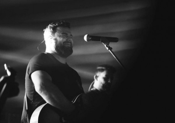 Ηλίας Καμπακάκης: Ο δικηγόρος του απαντά στις καταγγελίες της πρώην συντρόφου του για ξυλοδαρμό