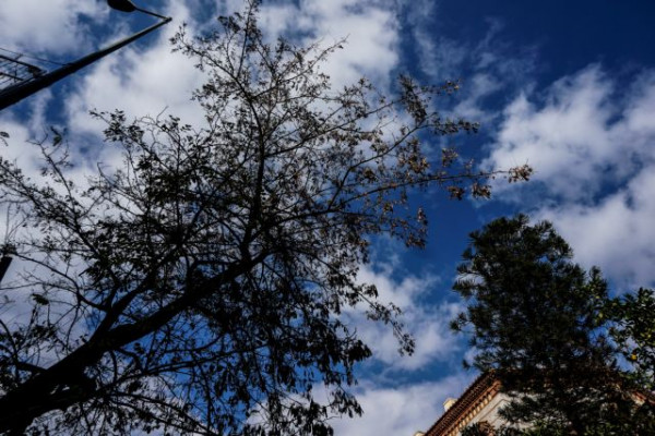 Καιρός: Ανεβαίνει η θερμοκρασία την Παρασκευή