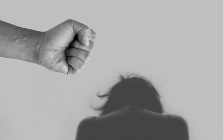 Βόλος: Πλάκωσε στο ξύλο δύο γυναίκες σε δρόμο