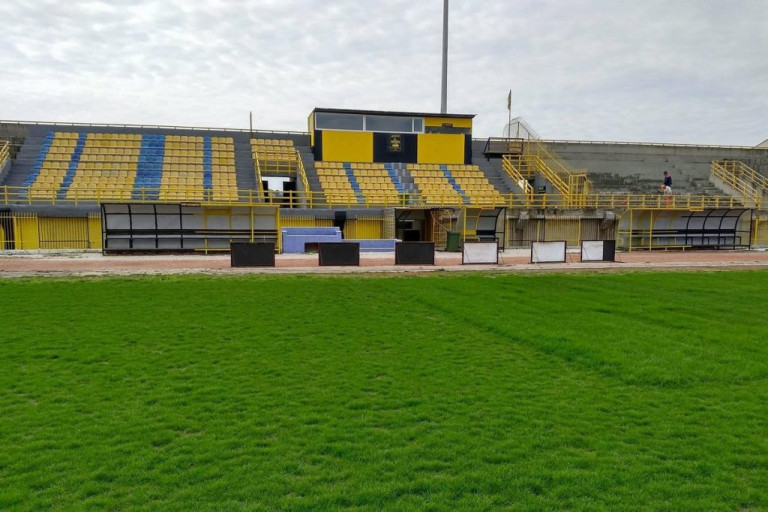 Χαλκιδική: Πέταγαν μπανάνες σε μαύρο ποδοσφαιριστή και τον αποκαλούσαν «μαϊμού» – Τι καταγγέλλει βουλευτής