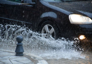 Καιρός: Βροχές, καταιγίδες και πτώση της θερμοκρασίας της Δευτέρα