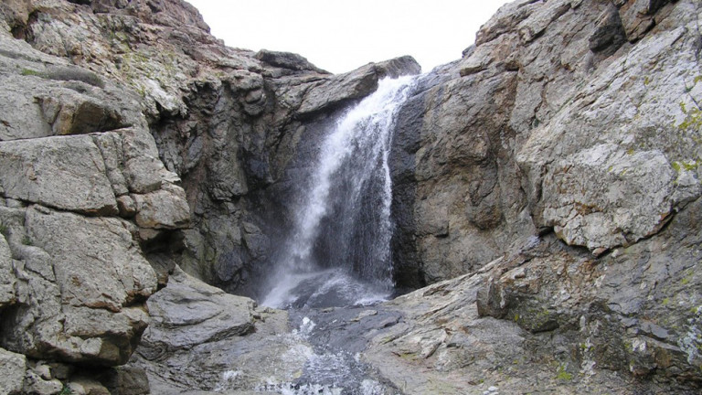 Μύκονος: Δημιουργήθηκαν καταρράκτες στο νησί μετά την κακοκαιρία