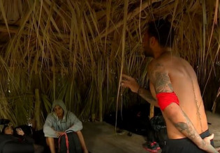 Survivor: Άγριος καυγάς στην καλύβα των διασήμων μεταξύ Βρισηίδας Ανδριώτου και Άρη Σοϊλέδη