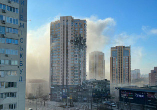 Ουκρανία: Ρωσικός πύραυλος χτύπησε πολυκατοικία στο Κίεβο – Συγκλονιστικά βίντεο