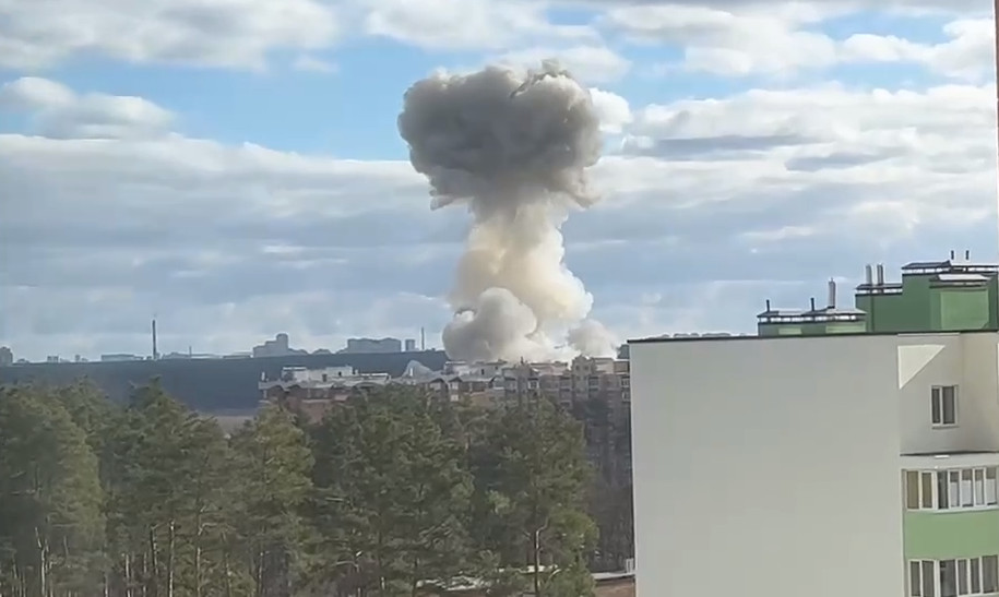 Ουκρανία: Νέες εκρήξεις στο Κίεβο και στις περιοχές γύρω από αυτό – Μαίνονται οι μάχες