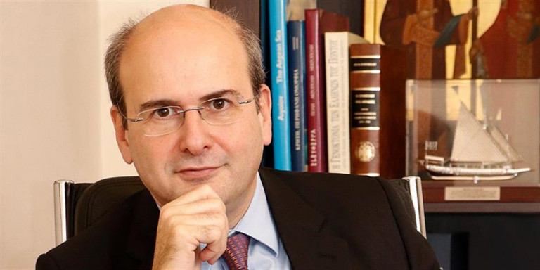 Κωστής Χατζηδάκης: Ο πατέρας μου παντρεύτηκε την πρώτη γυναίκα του ενώ ήξερε ότι έχει καρκίνο και θα πέθαινε