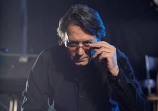 Γιάννης Κότσιρας: «Η φωνή του πολέμου δεν έχει ποτέ νικητές, μόνο θάνατο