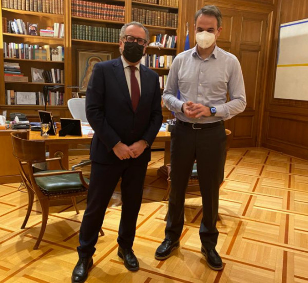 Στο Μαξίμου ο Κουμουτσάκος – Τι συζήτησε με Μητσοτάκη