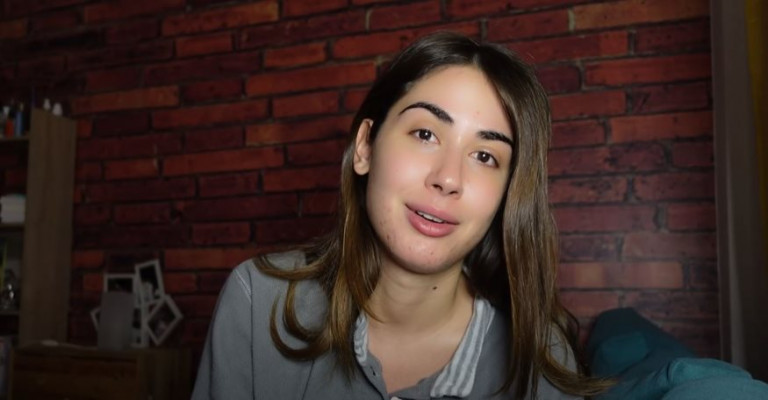 Έλενα Κρεμλίδου: Απάντησε στο youtube για το ροζ βίντεό της