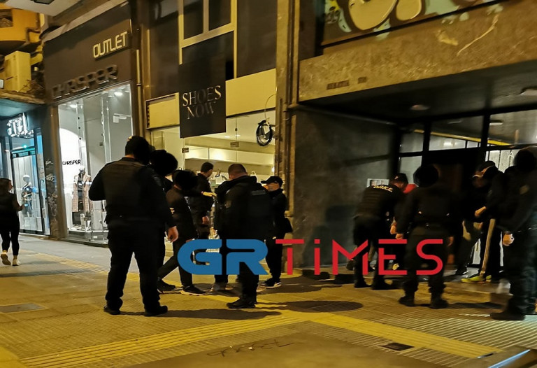 Θεσσαλονίκη: Επιτέθηκαν σε λεωφορείο πετώντας αντικείμενα – 12 προσαγωγές