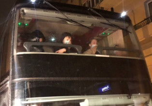 Συνεχίζεται η άφιξη στην Αθήνα προσφύγων και Ελλήνων ομογενών από την Ουκρανία – Συγκινητικές εικόνες