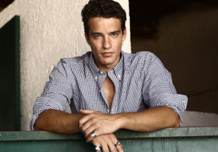 Liam Ireland: Ο πρωταγωνιστής της Γης της Ελιάς αποκαλύπτει το παρασκήνιο της συμμετοχής του