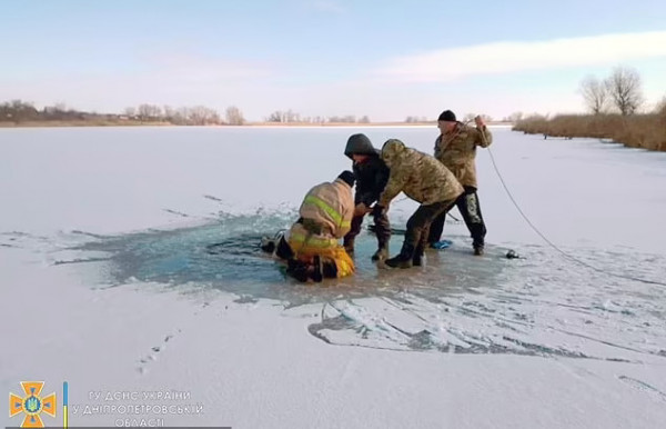 Ουκρανία: Βούτηξε στο παγωμένο ποτάμι και πνίγηκε μπροστά στα μάτια της γυναίκας του