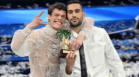Eurovision 2022: Οι φετινοί εκπρόσωποι της Ιταλίας ποζάρουν... ολόγυμνοι!