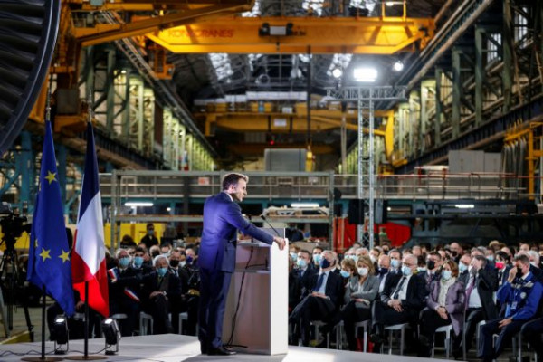 Γαλλία: Παρατείνει τη διάρκεια ζωής και κατασκευάζει νέους πυρηνικούς αντιδραστήρες ο Μακρόν