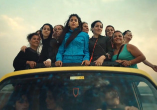 Μαρίνα Σάττι: Τραγουδά το «Γιατί πουλί μ’» με φόντο την Κωνσταντινούπολη