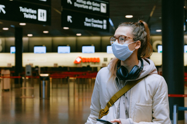 Νέα Υόρκη: Καταργεί την υποχρεωτική χρήση μάσκας σε κλειστούς χώρους η πολιτεία των ΗΠΑ