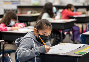 ΗΠΑ: Η μία μετά την άλλη οι Πολιτείες καταργούν τη μάσκα στα σχολεία