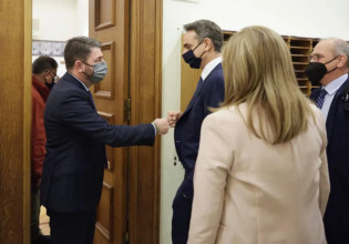 Γιατί ο Ανδρουλάκης γίνεται στόχος της ΝΔ: Τι φοβάται ο Μητσοτάκης – Πώς ερμηνεύουν στο ΚΙΝΑΛ τις «γαλάζιες» επιθέσεις