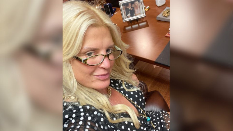 Μαρίνα Πατούλη: Όπως δεν την έχετε ξαναδεί – Με μαύρα ρούχα και χωρίς ίχνος μακιγιάζ