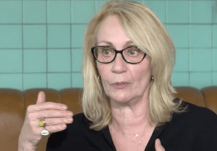 Θέμις Μπαζάκα: «Ζούσα βουτηγμένη στις τύψεις…»