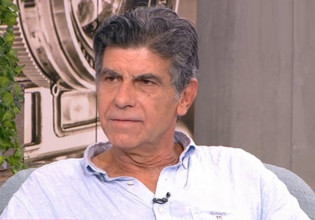 Ο Γιάννης Μπέζος για τον θάνατο των γονιών του: «Έπαιξα και την άλλη μέρα πήγα στην κηδεία»