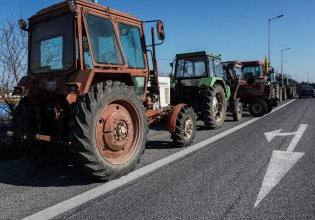 Αγροτικές κινητοποιήσεις: Ενισχύονται τα μπλόκα – Πορεία με τρακτέρ στη Λάρισα