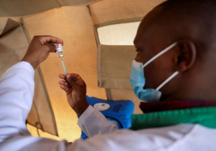 Κοροναϊός: Ο εμβολιασμός μειώνει τον κίνδυνο μακρόχρονης covid