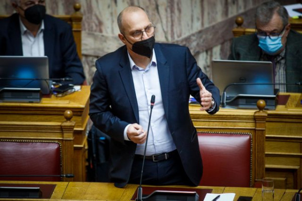 Novartis: Καλύπτει Γεωργιάδη το Μαξίμου – Πυρά Οικονόμου κατά ΣΥΡΙΖΑ να σεβαστεί τη δικαστική απόφαση