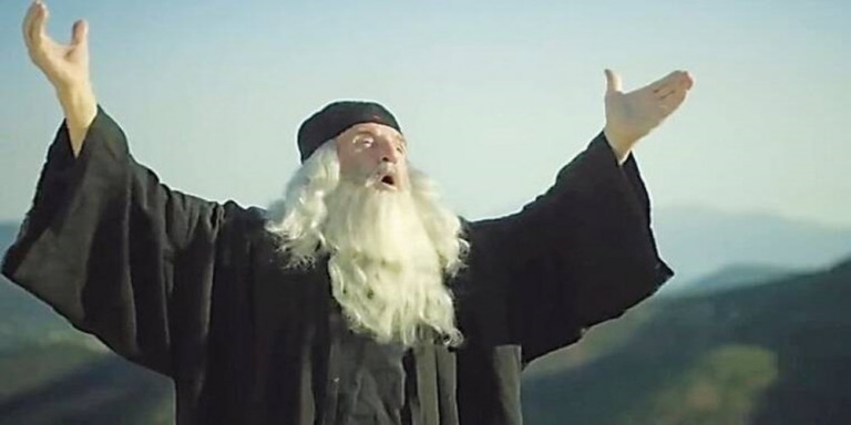 Την σειρά Άγιος Παΐσιος ειρωνεύεται ο Πέτρος Τατσόπουλος – Για λαϊκίστικη ρητορεία τον κατηγορεί ο Μητροπολίτης Μεσσηνίας