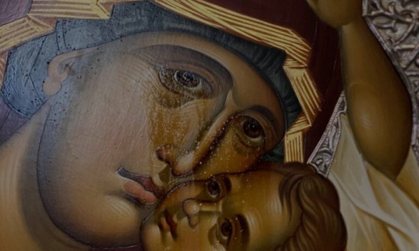 Βύρωνας: Συνεχίζει να δακρύζει η εικόνα της Παναγίας ενάμιση χρόνο μετά