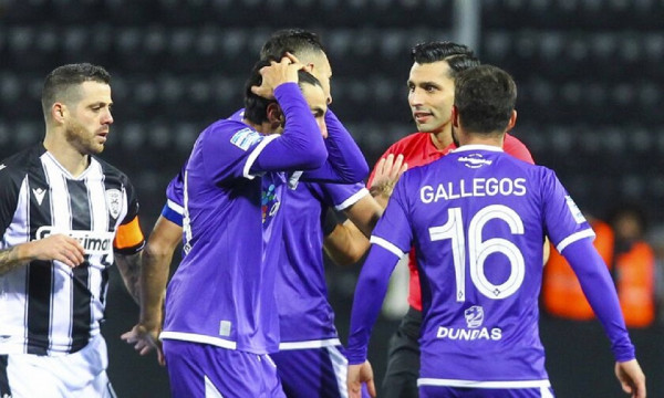 Απόρησε έως και ο Κλάτενμπεργκ με τα πέναλτι του ΠΑΟΚ: «Πώς κάνουν λάθος ενώ έχουν VAR;»