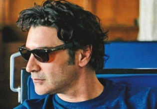 Χριστόφορος Παπακαλιάτης: Ο «δάσκαλος» στα πάθη και τα ερωτικά τρίγωνα είναι απόλυτος σε θέματα απιστίας