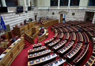 Βουλή: Υπερψηφίστηκε ο αναπτυξιακός νόμος με τις ψήφους της ΝΔ