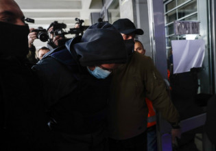 Δολοφονία Αλκη: Οργή και αποδοκιμασίες για τον 23χρονο στα δικαστήρια