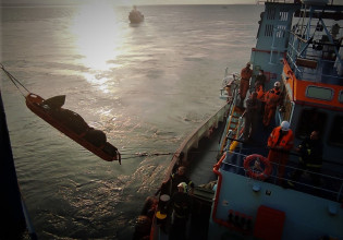 Κέρκυρα: Τραγωδία στο Euroferry Olympia – Εντοπίστηκε νεκρός άνδρας στο φλεγόμενο πλοίο