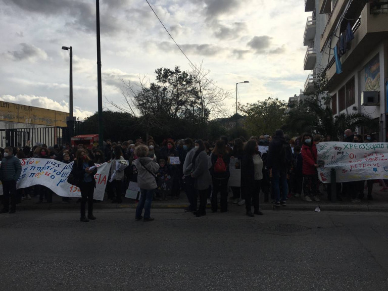 Άνω Πατήσια: Συμβολική διαμαρτυρία για το τροχαίο στη Γκράβα με θύμα ένα 4χρονο παιδί