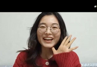 Γουάγκεν Γου: Η Κινέζα που τραγουδά Έλενα Παπαρίζου σε άπταιστα ελληνικά & έχει γίνει viral, αποκαλύπτεται!