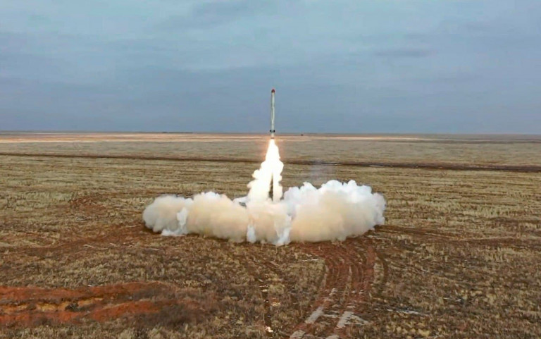 Πόλεμος στην Ουκρανία: Ο Πούτιν θέτει σε επιφυλακή τα πυρηνικά της Ρωσίας