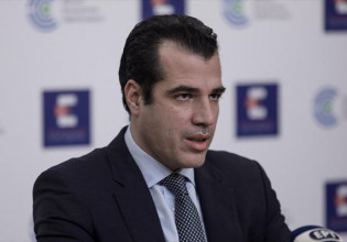 Ο Πλεύρης περιγράφει πώς περνά τον κοροναϊό: Είχα τρομακτικό βήχα και πονόλαιμο – Τι του έκανε εντύπωση