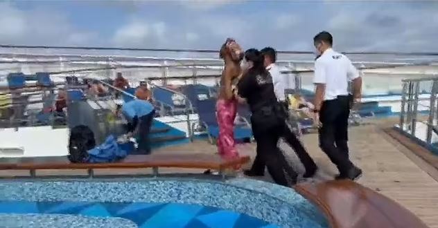 Μεξικό: Γυναίκα πήδηξε από τον 10ο όροφο κρουαζιερόπλοιου στη θάλασσα