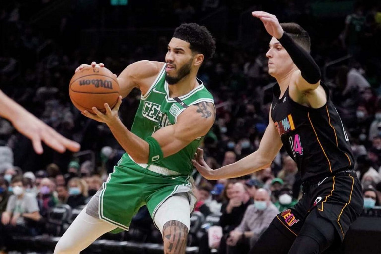 Οι Σέλτικς διέλυσαν τους Χιτ – 40άρα του Κάρι κόντρα στους Ρόκετς