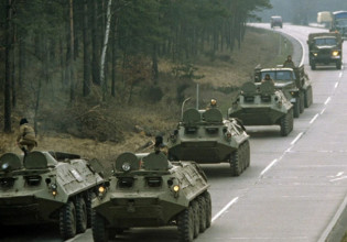 Ουκρανία: Η Ρωσία ανακοινώνει πως δέκα βομβαρδιστικά μετακινούνται από τις βάσεις τους στην Κριμαία – Αμφισβητεί το Κίεβο