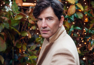 Σάκης Ρουβάς: Συγκινήθηκε μιλώντας για τον αδερφό του που βρίσκεται στo Survivor