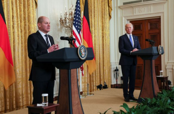 Μπάιντεν – Σολτς: Ενωμένοι απέναντι στη Ρωσία – Η τύχη του Nord Stream 2 σε περίπτωση επίθεσης