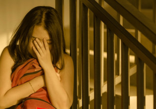 Λέσβος: Καταγγελία για σεξουαλική παρενόχληση από καθηγητή – «Έλεγε να κάτσουμε στα πόδια του για να… φύγει το άγχος»